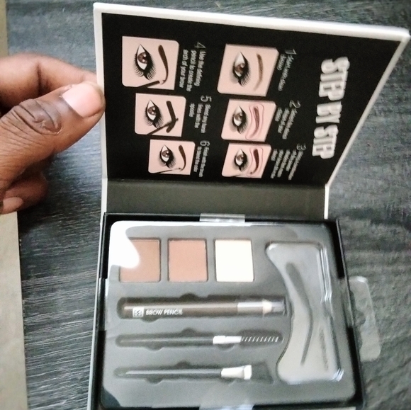 Makeup box - Picture 2 of 3